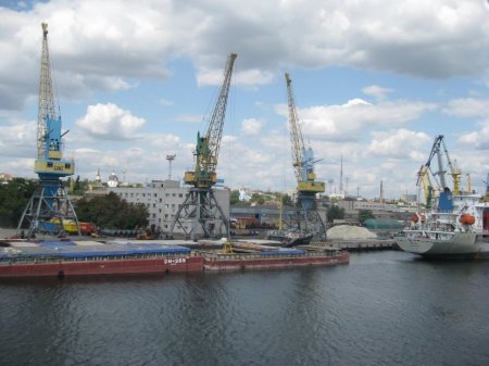 Четыре крупных инвестора соревнуются за концессию Херсонского морского порта