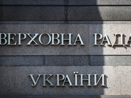 Зеленский подписал закон, продлевающий на 1 год возможность временного введения особого порядка местного самоуправления в отдельных районах Донбасса
