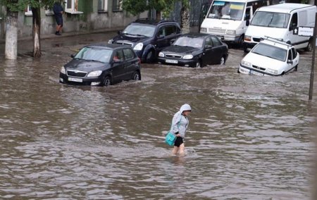 Бердянск затопило, авто "плавают" по улицам