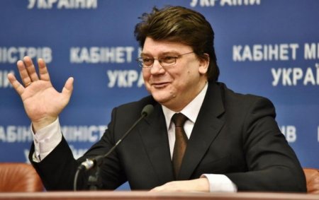 Министр Жданов удвоил себе зарплату, раскрыта схема