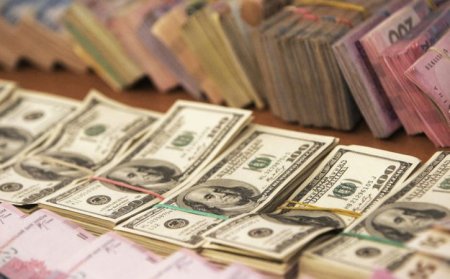 Порошенко внес в Раду "неотложный" законопроект о валюте