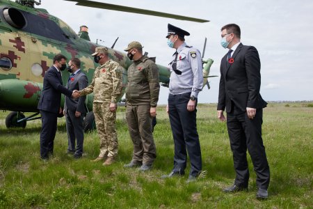 Президент прибыл в Луганскую область вместе с послами G7                                                                                                                      
